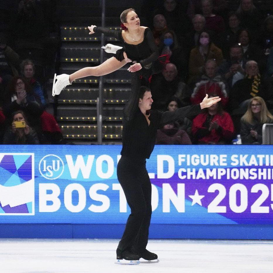 World figure skating championships pause to remember those who died in plane crash